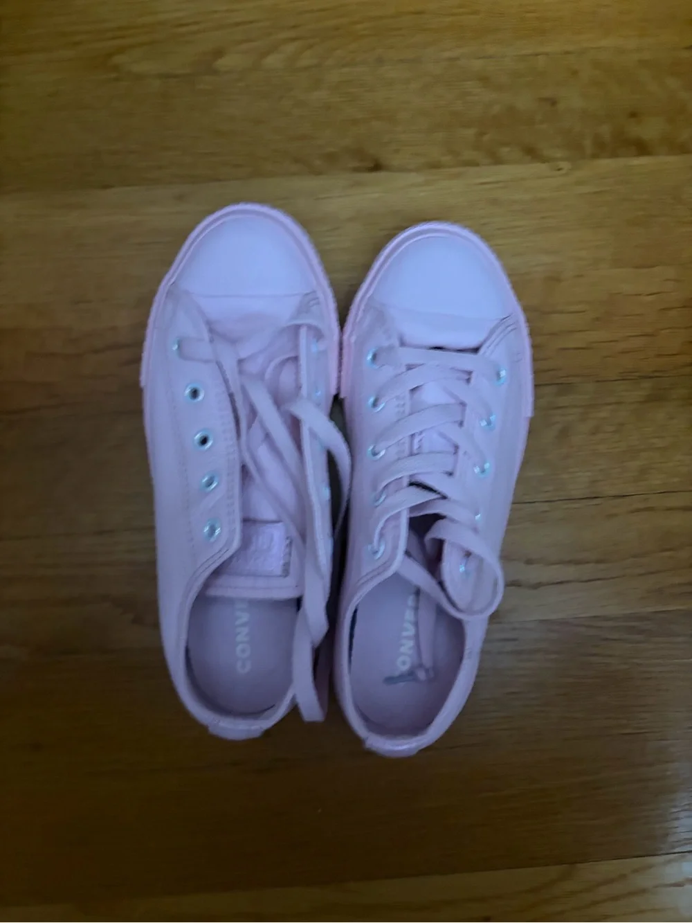 Kids Converse Pink Low-Top leather Sneakers, Never Worn